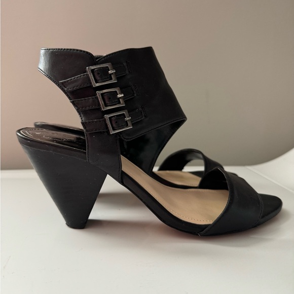 Vince Camuto Shoes - Vince Camuto Edrika Black Leather Heels Size 7.5